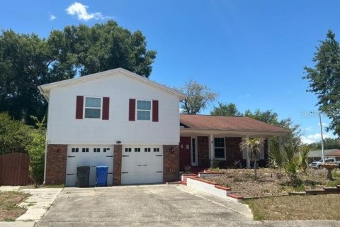 House in Brandon, Florida 3 bedrooms, 167.78 sq.m. № 2112379