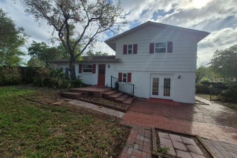 House in Brandon, Florida 3 bedrooms, 167.78 sq.m. № 2112379 - photo 14