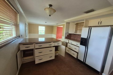 House in Brandon, Florida 3 bedrooms, 167.78 sq.m. № 2112379 - photo 5