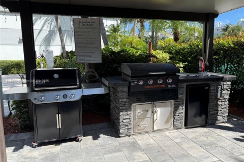 Condominio en alquiler en Sunny Isles Beach, Florida, 2 dormitorios, 121.7 m2 № 1932663 - foto 25