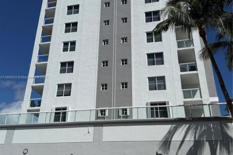 Condominio en alquiler en Sunny Isles Beach, Florida, 2 dormitorios, 121.7 m2 № 1932663 - foto 3