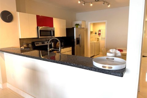 Condominio en alquiler en Sunny Isles Beach, Florida, 2 dormitorios, 121.7 m2 № 1932663 - foto 6