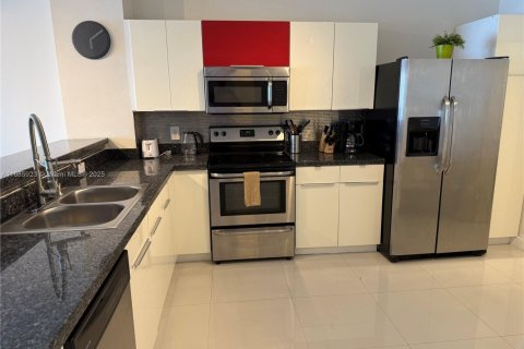 Condominio en alquiler en Sunny Isles Beach, Florida, 2 dormitorios, 121.7 m2 № 1932663 - foto 7