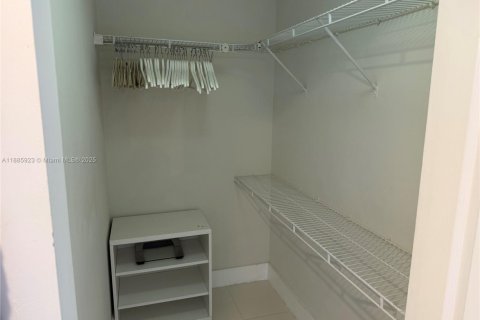 Condominio en alquiler en Sunny Isles Beach, Florida, 2 dormitorios, 121.7 m2 № 1932663 - foto 13