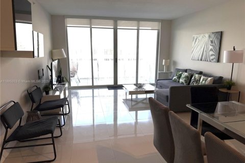 Condominio en alquiler en Sunny Isles Beach, Florida, 2 dormitorios, 121.7 m2 № 1932663 - foto 4