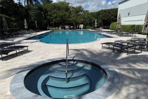 Condominio en alquiler en Sunny Isles Beach, Florida, 2 dormitorios, 121.7 m2 № 1932663 - foto 20
