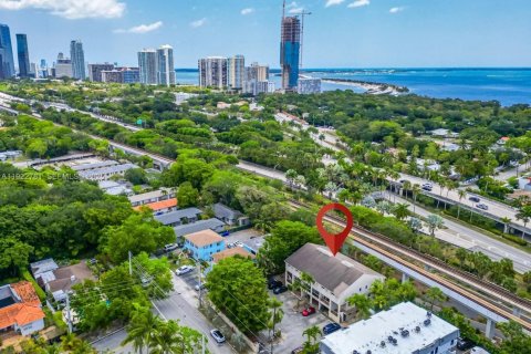 Appartement à louer à Miami, Floride: 2 chambres, 116.13 m2 № 1982046 - photo 1