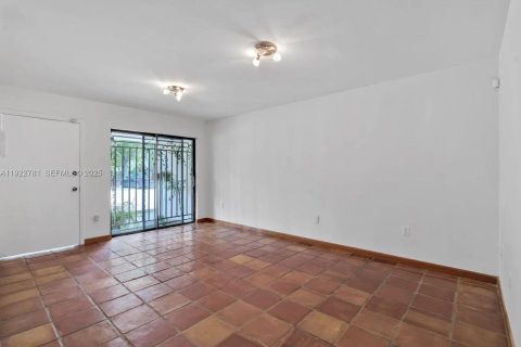 Appartement à louer à Miami, Floride: 2 chambres, 116.13 m2 № 1982046 - photo 2