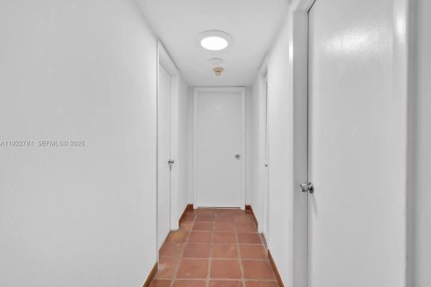 Appartement à louer à Miami, Floride: 2 chambres, 116.13 m2 № 1982046 - photo 5