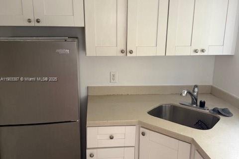 Studio à Condo à Miami Beach, Floride  № 2013763