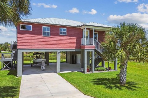 House in Hernando Beach, Florida 3 bedrooms, 111.85 sq.m. № 1841775 - photo 1