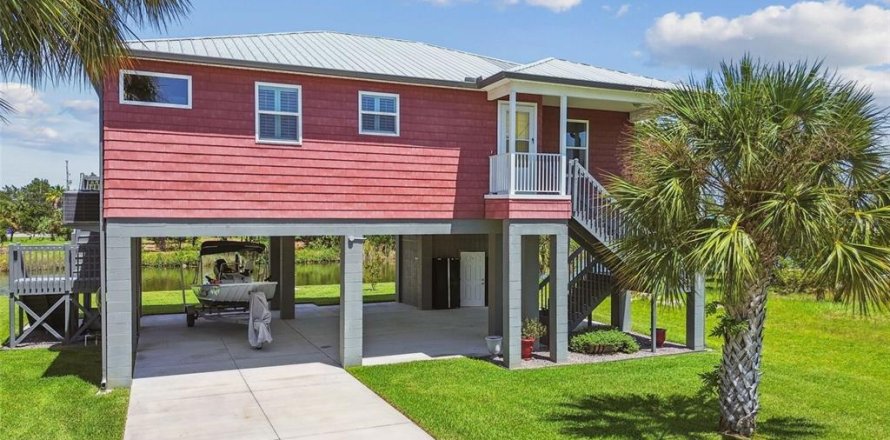 House in Hernando Beach, Florida 3 bedrooms, 111.85 sq.m. № 1841775