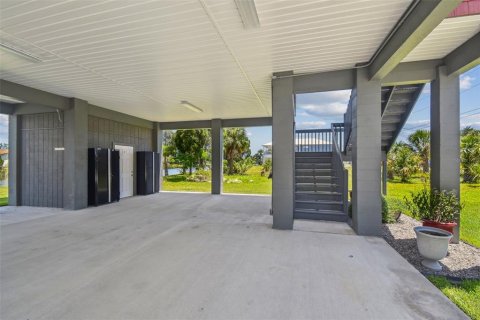 House in Hernando Beach, Florida 3 bedrooms, 111.85 sq.m. № 1841775 - photo 21
