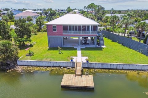 House in Hernando Beach, Florida 3 bedrooms, 111.85 sq.m. № 1841775 - photo 3
