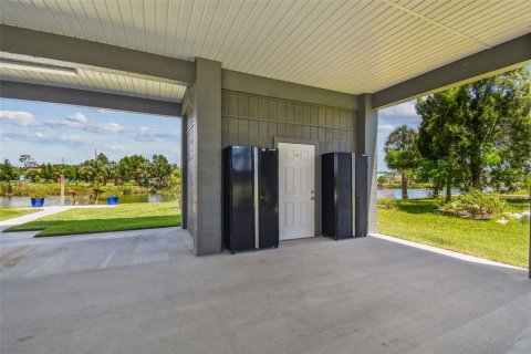 House in Hernando Beach, Florida 3 bedrooms, 111.85 sq.m. № 1841775 - photo 23