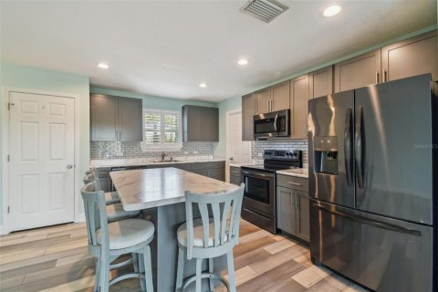 House in Hernando Beach, Florida 3 bedrooms, 111.85 sq.m. № 1841775 - photo 9