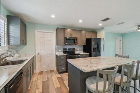 House in Hernando Beach, Florida 3 bedrooms, 111.85 sq.m. № 1841775 - photo 10