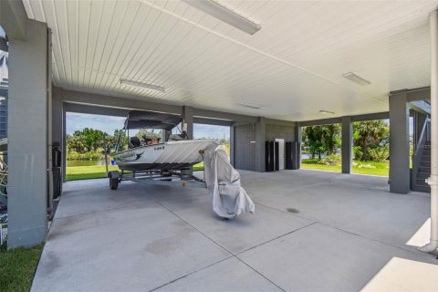 House in Hernando Beach, Florida 3 bedrooms, 111.85 sq.m. № 1841775 - photo 22