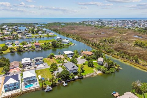 House in Hernando Beach, Florida 3 bedrooms, 111.85 sq.m. № 1841775 - photo 29