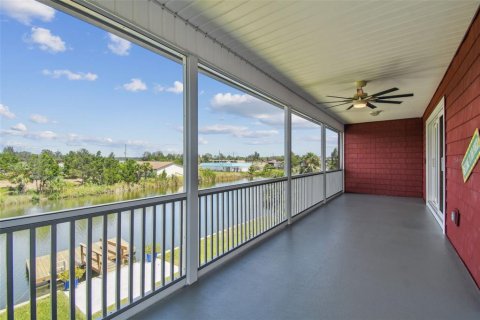 House in Hernando Beach, Florida 3 bedrooms, 111.85 sq.m. № 1841775 - photo 18