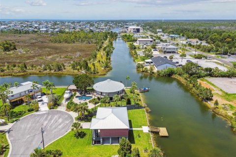 House in Hernando Beach, Florida 3 bedrooms, 111.85 sq.m. № 1841775 - photo 28