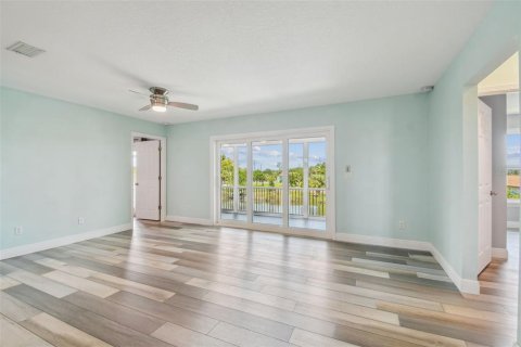 House in Hernando Beach, Florida 3 bedrooms, 111.85 sq.m. № 1841775 - photo 5