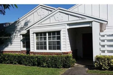 Villa ou maison à vendre à Miami, Floride: 2 chambres, 90.95 m2 № 2414490 - photo 2