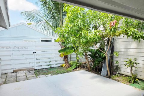 Villa ou maison à vendre à Miami, Floride: 2 chambres, 90.95 m2 № 2414490 - photo 5