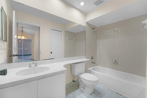 Villa ou maison à vendre à Miami, Floride: 2 chambres, 90.95 m2 № 2414490 - photo 14