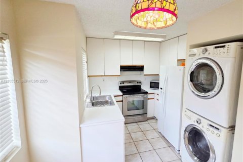 Villa ou maison à vendre à Miami, Floride: 2 chambres, 90.95 m2 № 2414490 - photo 7
