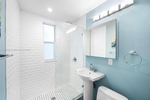 Купить кондоминиум в Майами-Бич, Флорида 2 спальни, 85.47м2, № 1996367 - фото 11