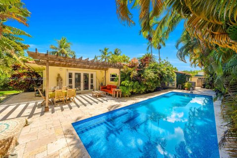 Снять в аренду виллу или дом в Майами-Бич, Флорида 4 спальни, 275.27м2, № 2005785 - фото 2