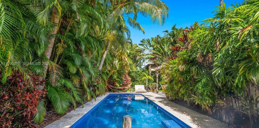 Дом в Майами-Бич, Флорида 4 спальни, 275.27м2 № 2005785