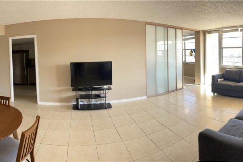 Снять в аренду кондоминиум в Санни-Айлс-Бич, Флорида 2 спальни, 100.98м2, № 2005592 - фото 4