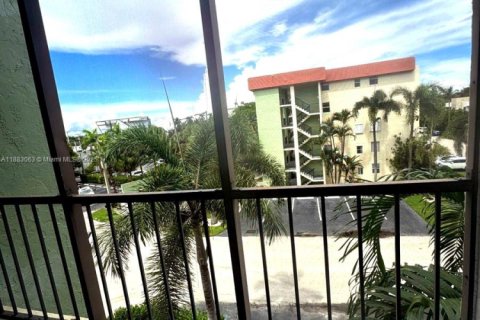 Condo in Fort Lauderdale, Florida, 2 bedrooms № 1930008 - photo 14