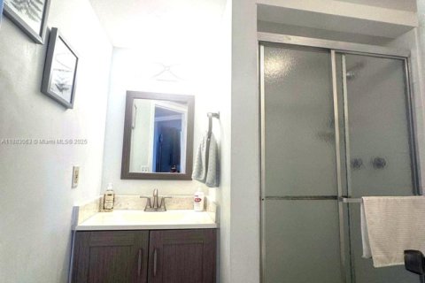 Condo in Fort Lauderdale, Florida, 2 bedrooms № 1930008 - photo 12