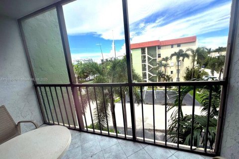 Condo in Fort Lauderdale, Florida, 2 bedrooms № 1930008 - photo 19