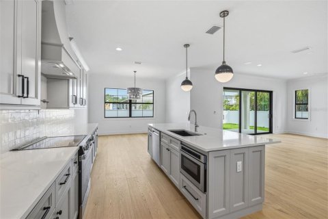 Villa ou maison à vendre à Tampa, Floride: 5 chambres, 305.65 m2 № 2101367 - photo 12