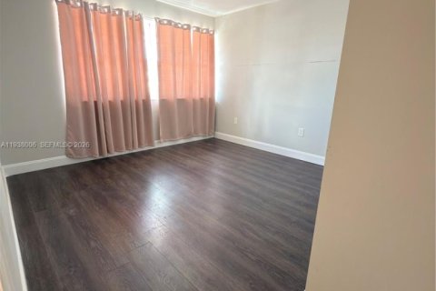 Townhouse in Miami, Florida 3 bedrooms, 171.87 sq.m. № 1998383 - photo 18