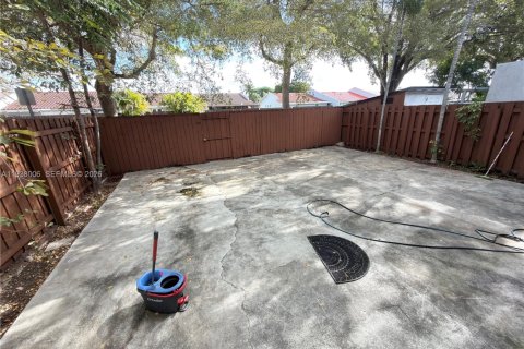 Townhouse in Miami, Florida 3 bedrooms, 171.87 sq.m. № 1998383 - photo 20
