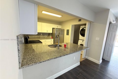 Townhouse in Miami, Florida 3 bedrooms, 171.87 sq.m. № 1998383 - photo 7