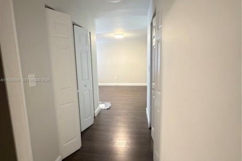 Townhouse in Miami, Florida 3 bedrooms, 171.87 sq.m. № 1998383 - photo 11