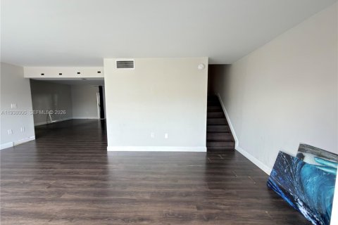 Townhouse in Miami, Florida 3 bedrooms, 171.87 sq.m. № 1998383 - photo 3