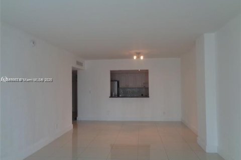 Condo in Sunny Isles Beach, Florida, 1 bedroom № 1890321 - photo 6