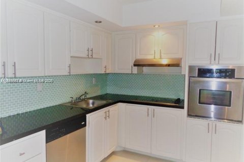 Condo in Sunny Isles Beach, Florida, 1 bedroom № 1890321 - photo 4