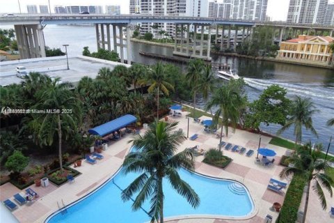 Condo in Sunny Isles Beach, Florida, 1 bedroom № 1890321 - photo 13
