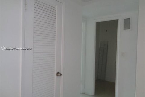 Condo in Sunny Isles Beach, Florida, 1 bedroom № 1890321 - photo 9