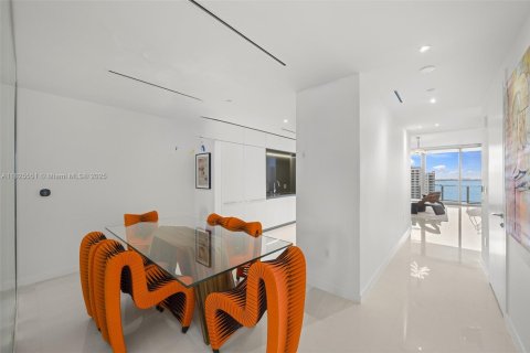 Condo in Miami, Florida, 3 bedrooms № 1936345 - photo 16