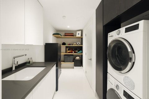 Condo in Miami, Florida, 3 bedrooms № 1936345 - photo 30