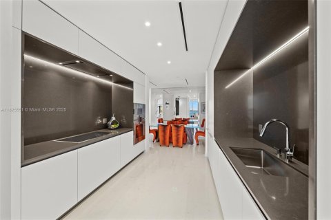 Condominio en venta en Miami, Florida, 3 dormitorios, 285.67 m2 № 1936345 - foto 15